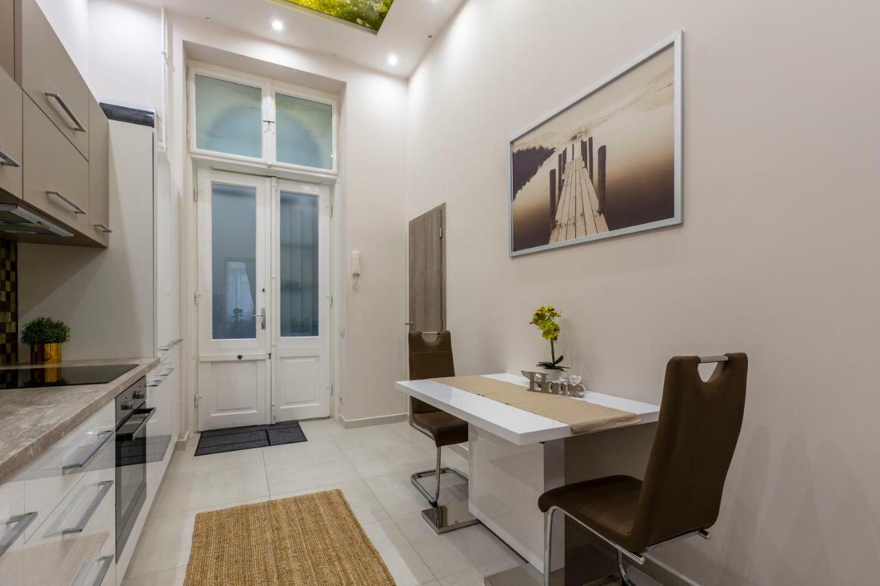 Deluxe Downtown Home 2 Bedrm, 2 Bathrm Budapest Extérieur photo